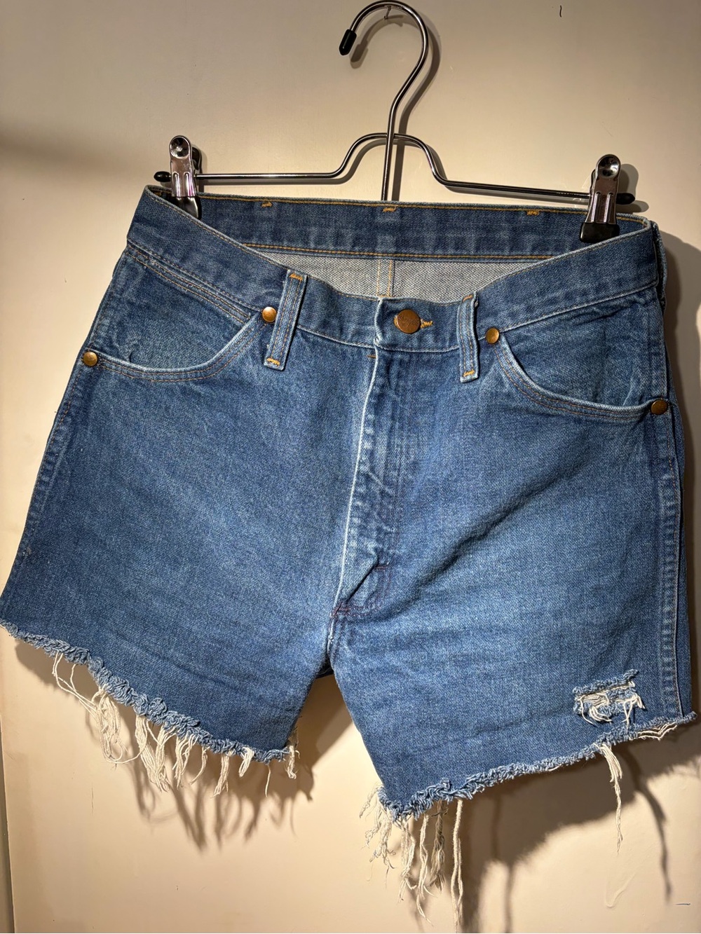 Vintage 1971 Wrangler Blue Denim Frayed Hem denim cutoff shorts 31 in waist